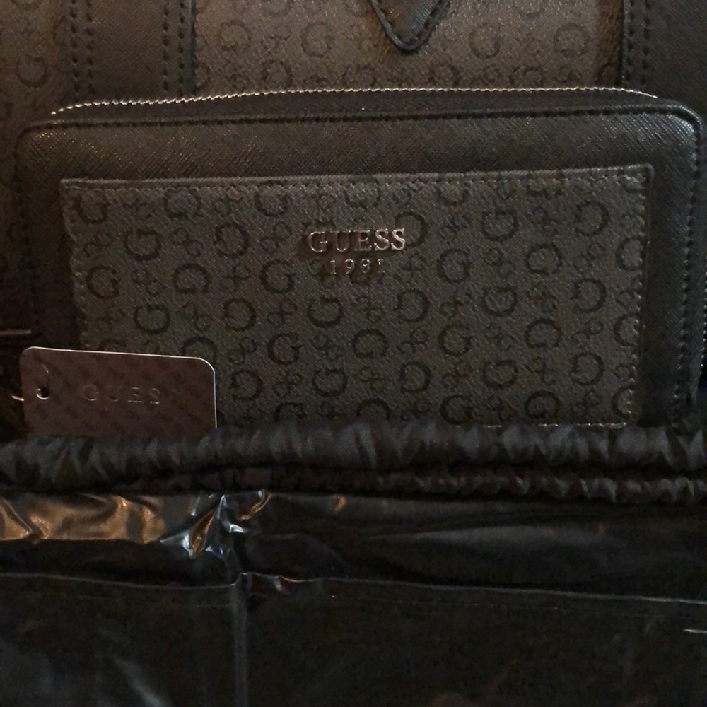 Guess Logo zip around wallet in black NWT